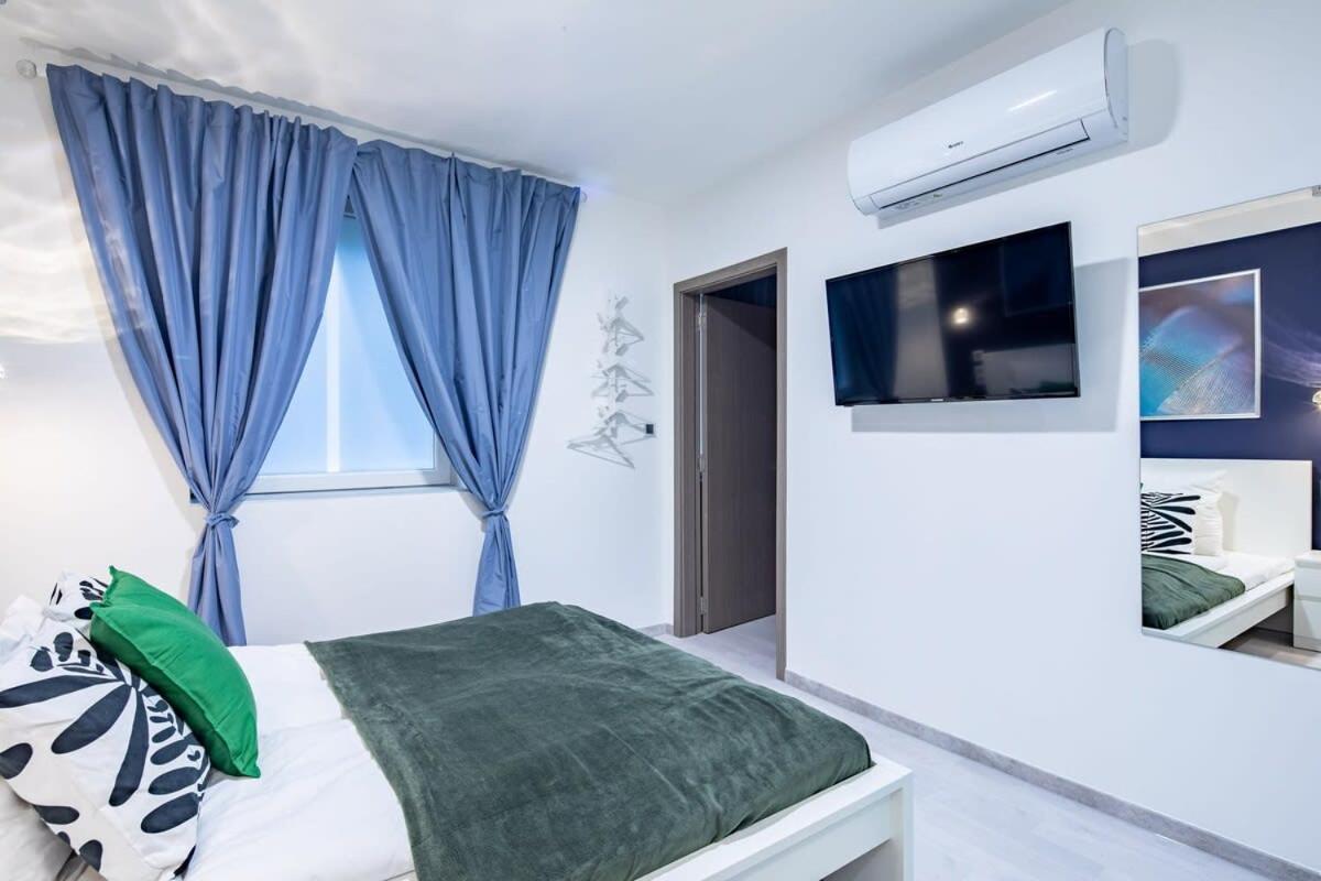 Central - New - Quiet Sleep Apartment Budapest Ngoại thất bức ảnh